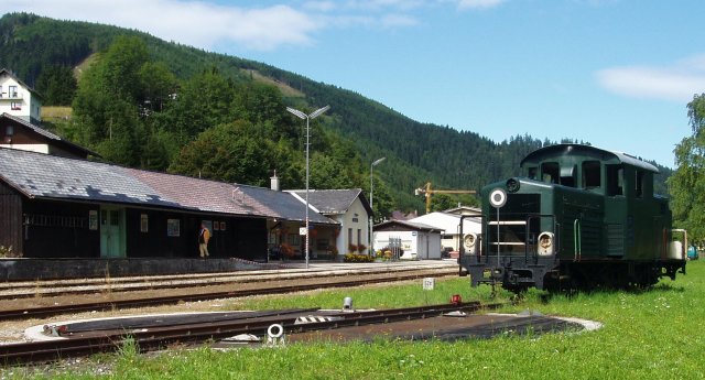 Une 2091 hors service garée sur la voie de la plaque tournante en gare de Lunz am See