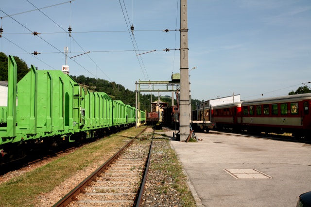 Vue des voies de transbordement de Waidhofen avec au premier plan le portique