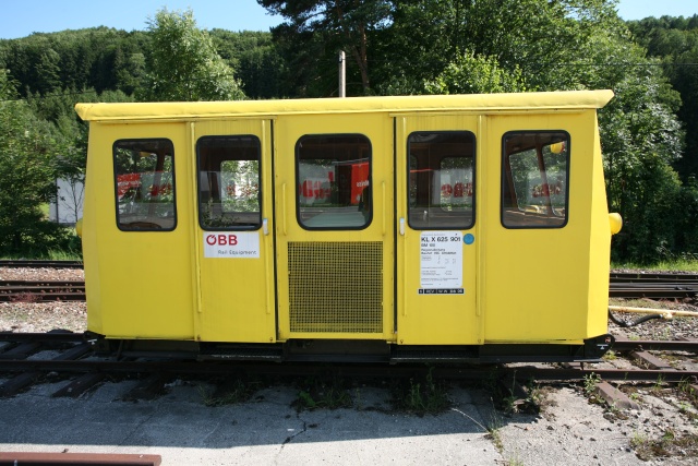 La draisine X 625.901 stationne en gare de Gstadt en juin 2007