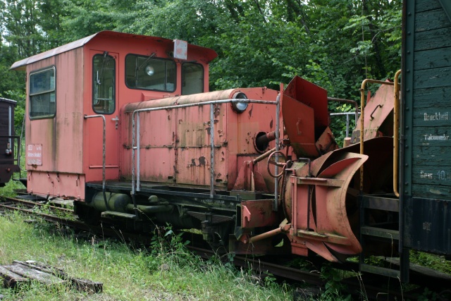 Vue intérieure de la cabine et du poste de conduite du locatracteur V1