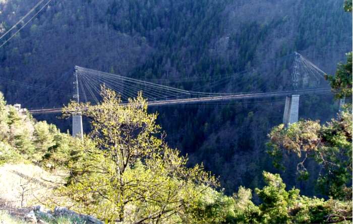 Le pont Gisclard vu de la route coté Mont-Louis
