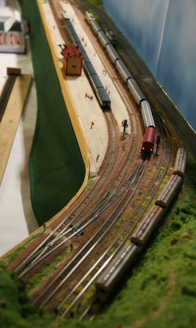 La gare et son entrée en courbe