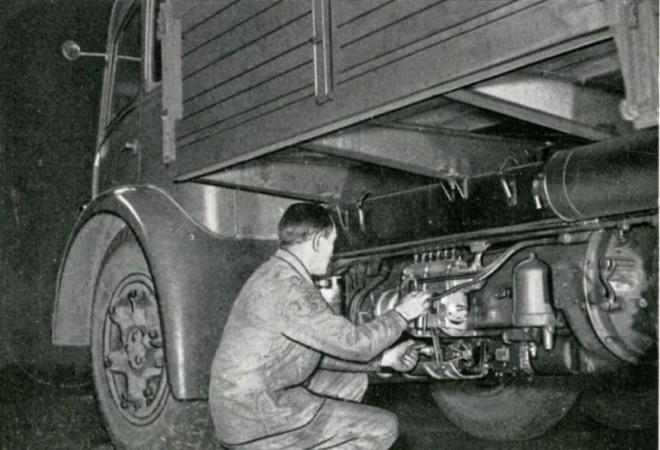 Renault-Fainéant-réglage-pompe-1951.jpg