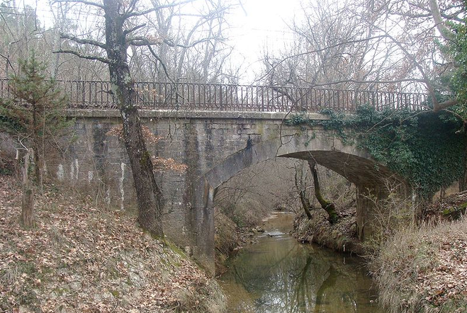 Varages pont sur le Grand Vallat - copie.png