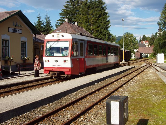 Un Triebwagen prêt au départ en gare d'Ybbsitz vue coté terminus